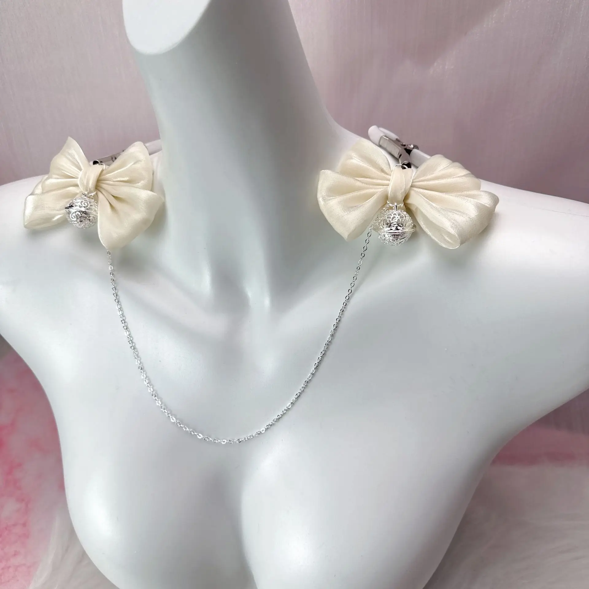 nipple clip-white
