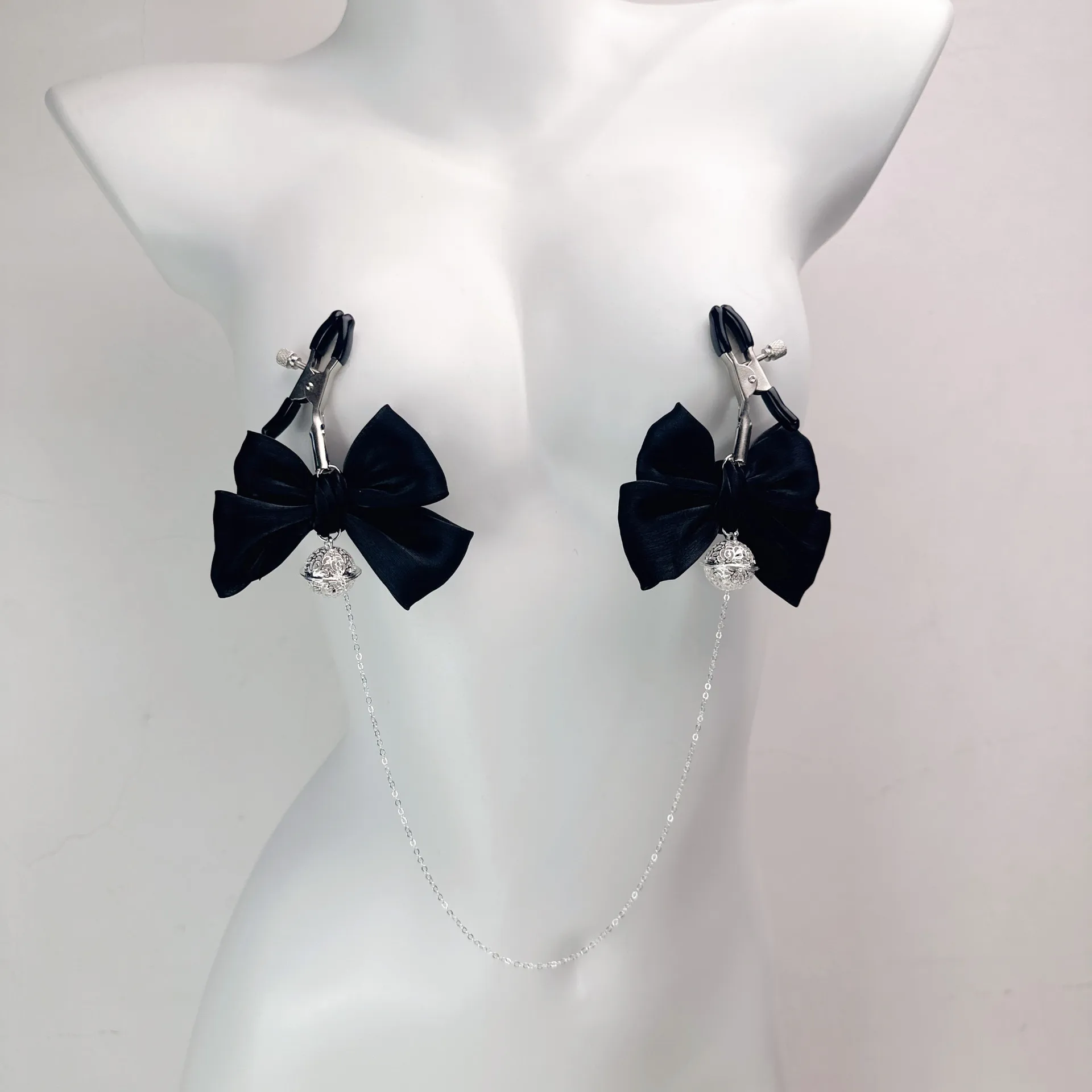 nipple clip-black
