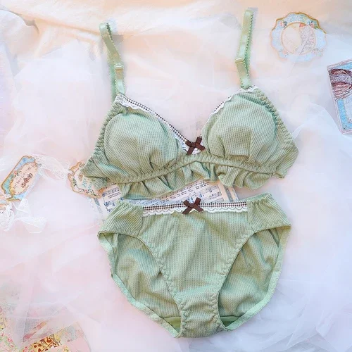 green brown bow